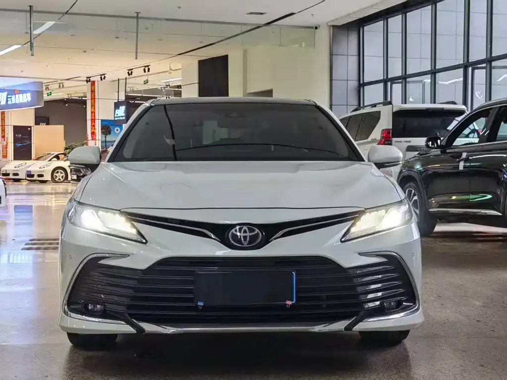 Toyota Camry 2023 из CN, фото 2