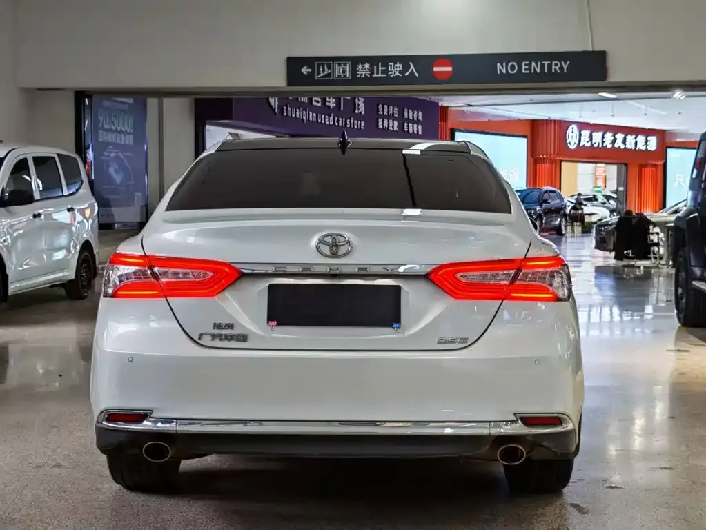Toyota Camry 2023 из CN, фото 8