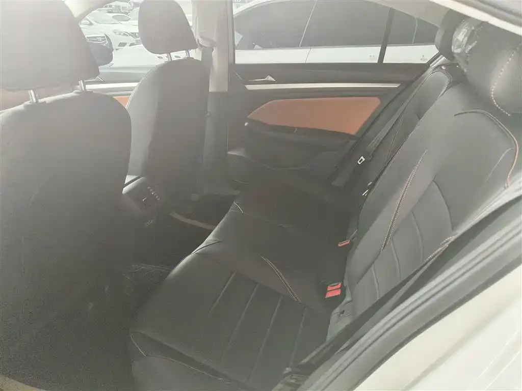 Volkswagen Bora 2024 из CN, фото 8