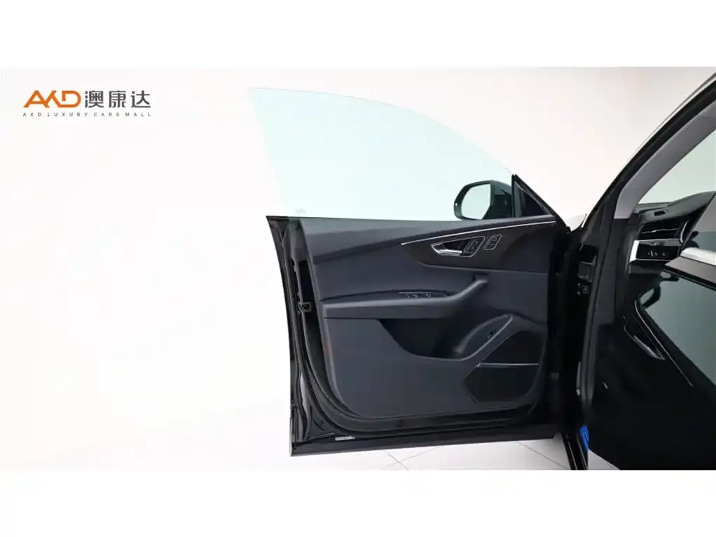Audi Q8 2023 из CN, фото 10