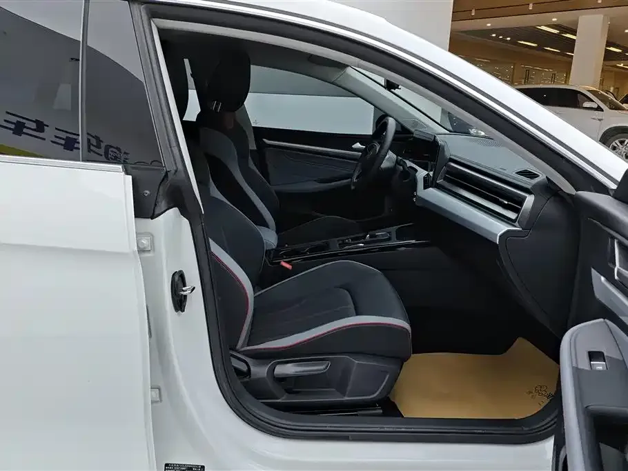 Volkswagen Lamando 2024 из CN, фото 8