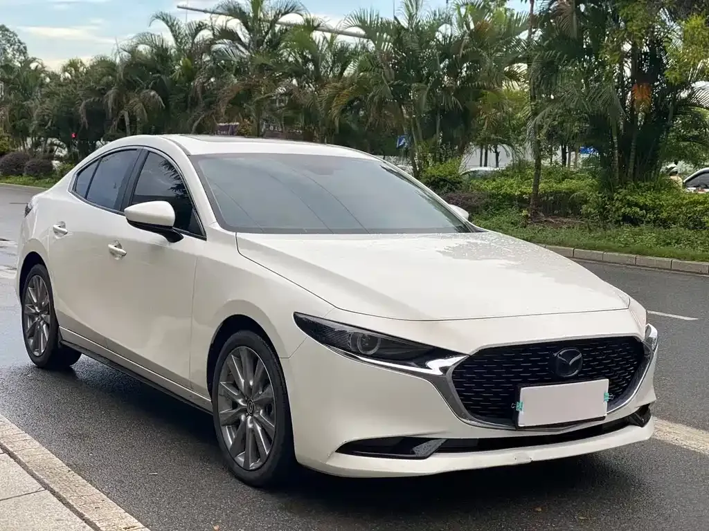 Mazda 3 Axela 2023 из CN, фото 1