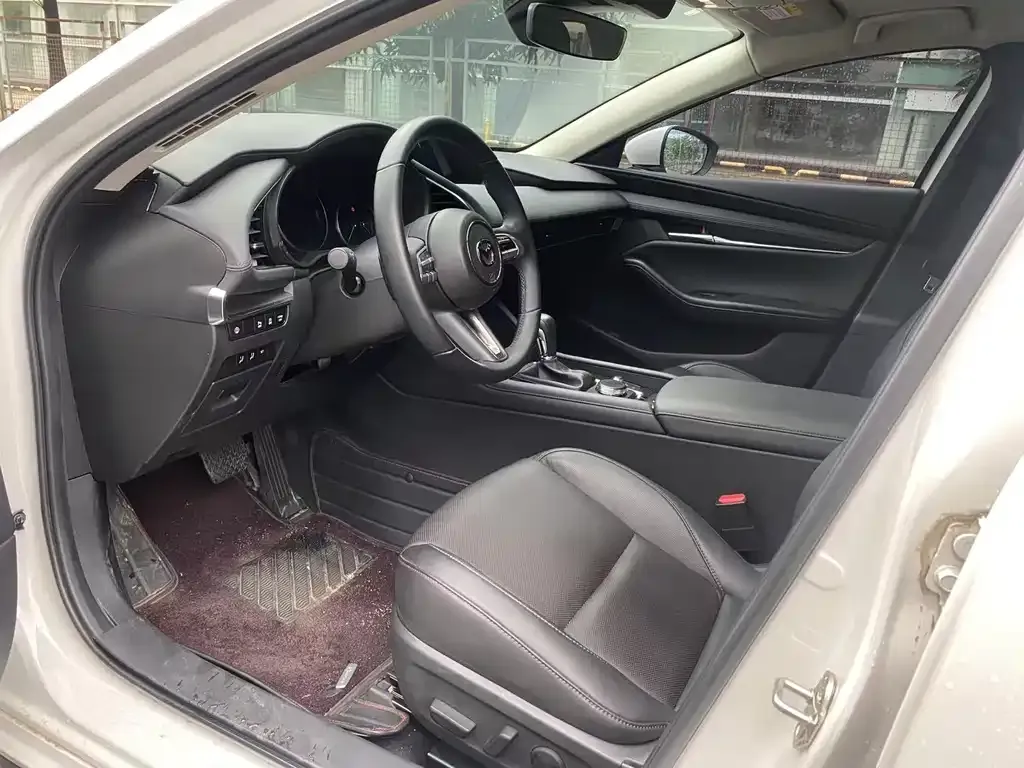 Mazda 3 Axela 2023 из CN, фото 4