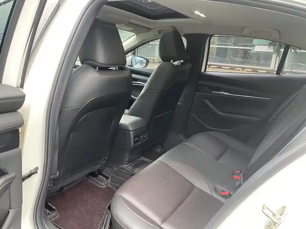 Mazda 3 Axela 2023 из CN, фото 5