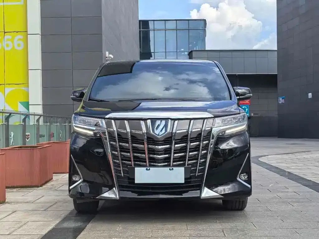 Toyota Alphard — фото 2