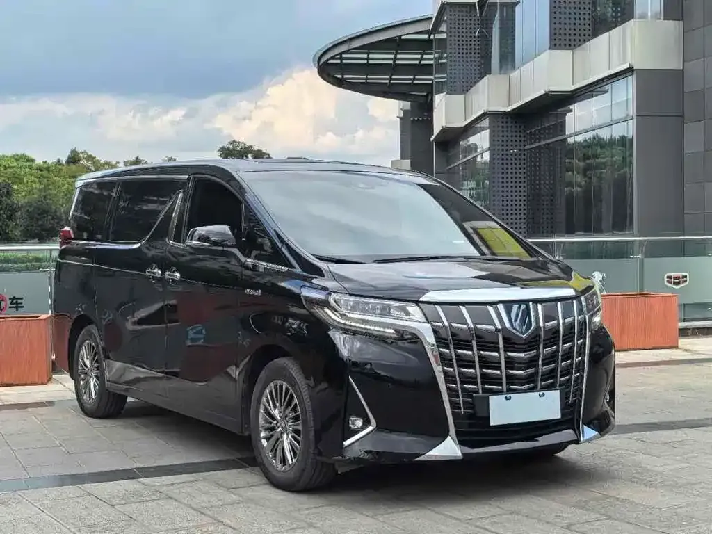 Toyota Alphard — фото 3