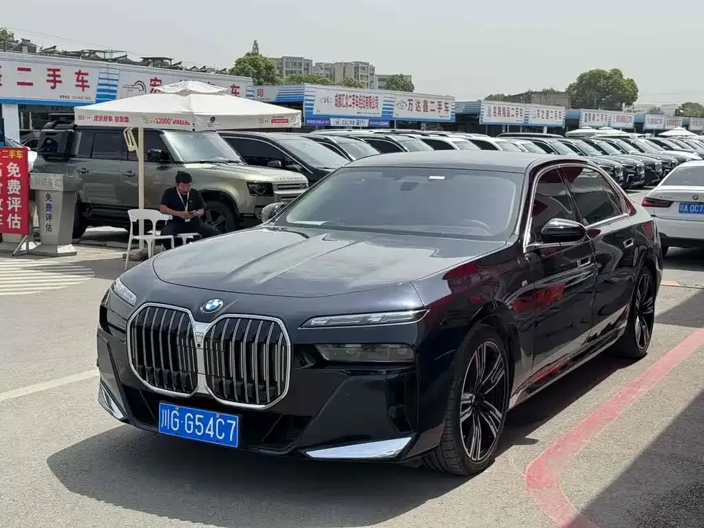 BMW 7 Series 2023 из CN, фото 1