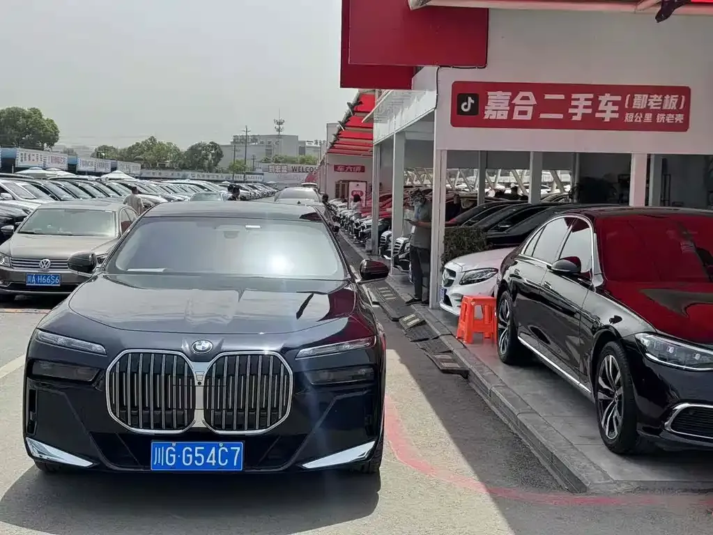 BMW 7 Series 2023 из CN, фото 2