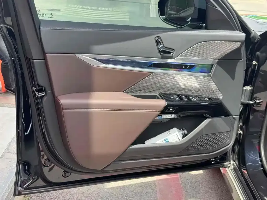 BMW 7 Series 2023 из CN, фото 7