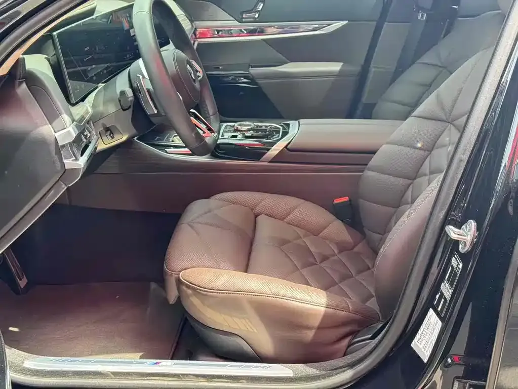 BMW 7 Series 2023 из CN, фото 8