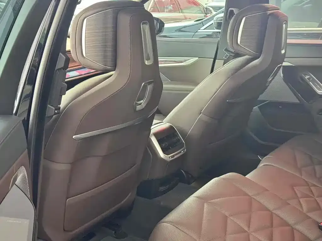 BMW 7 Series 2023 из CN, фото 9