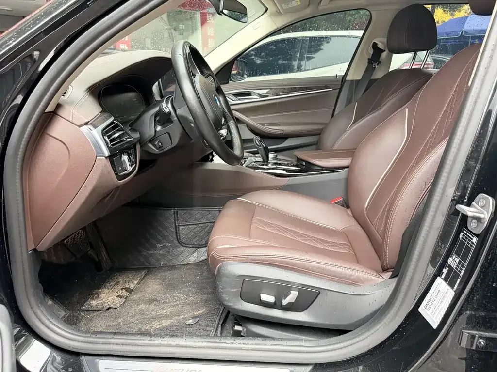 BMW 5 Series 2022 из CN, фото 6