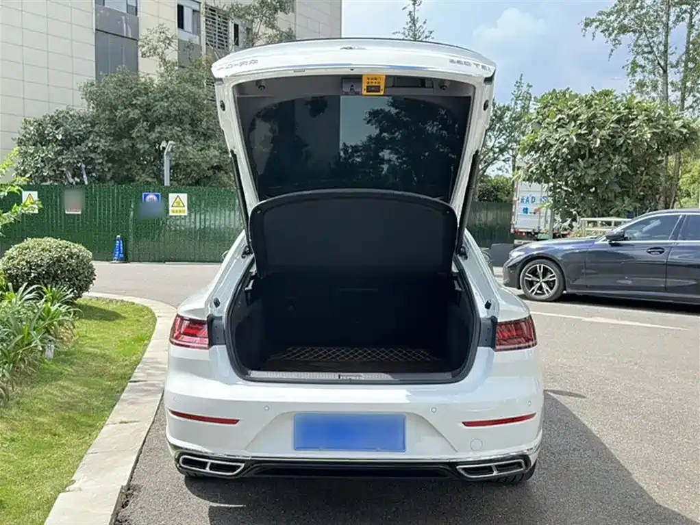 Volkswagen CC 2022 из CN, фото 2