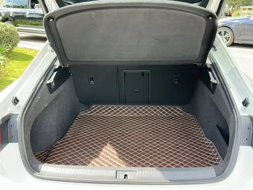 Volkswagen CC 2022 из CN, фото 4