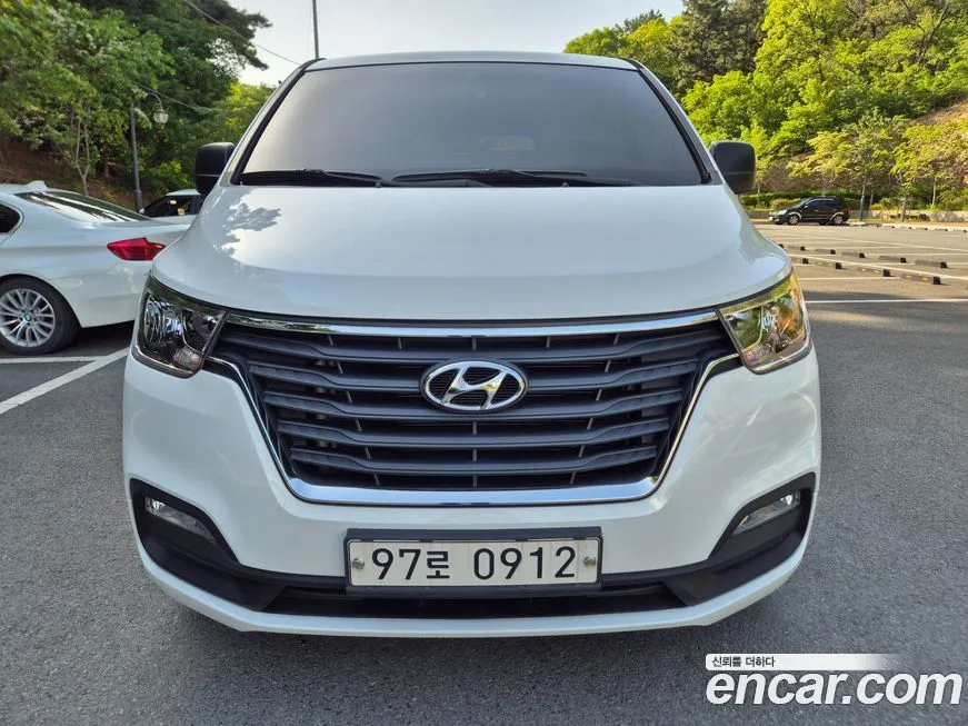 Hyundai Starex — фото 1