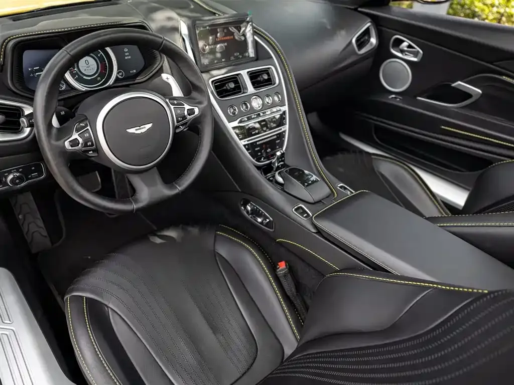Aston Martin DB11 2021 из CN, фото 10