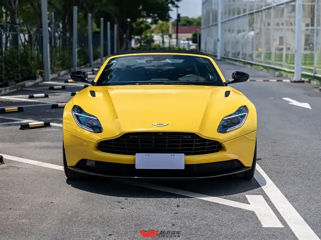Aston Martin DB11 2021 из CN, фото 2