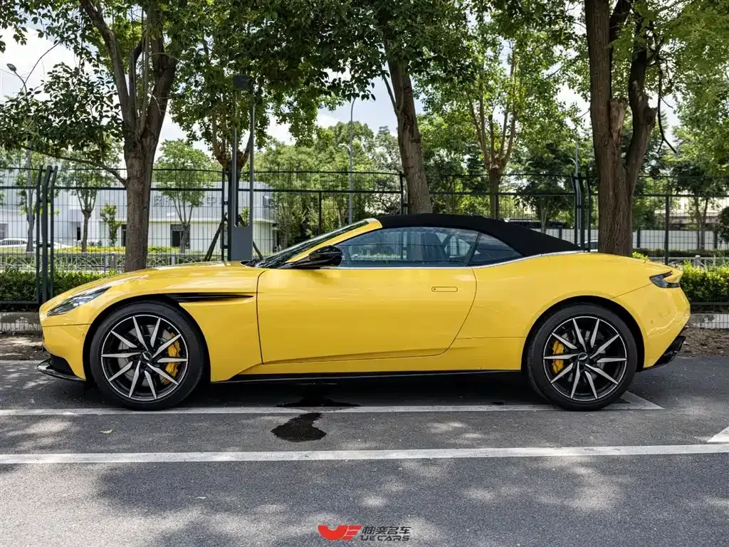 Aston Martin DB11 2021 из CN, фото 7