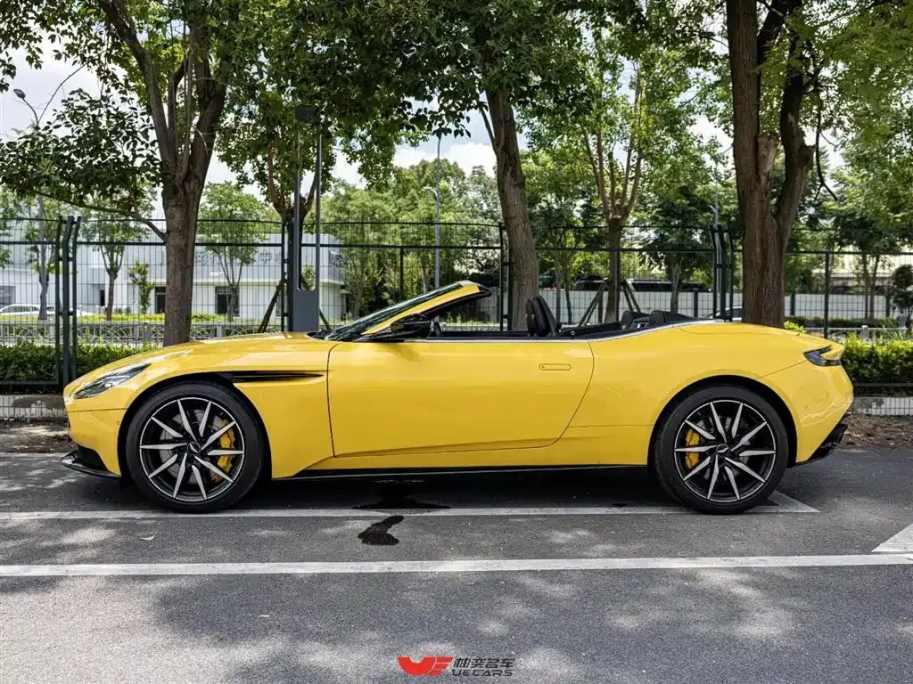 Aston Martin DB11 2021 из CN, фото 8