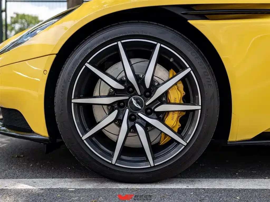 Aston Martin DB11 2021 из CN, фото 9