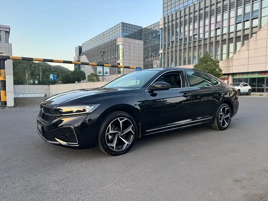 Volkswagen Passat — фото 1