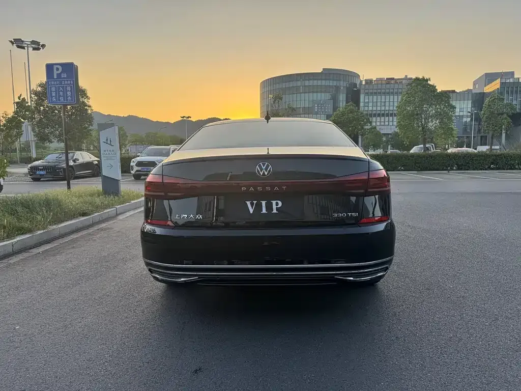 Volkswagen Passat — фото 7