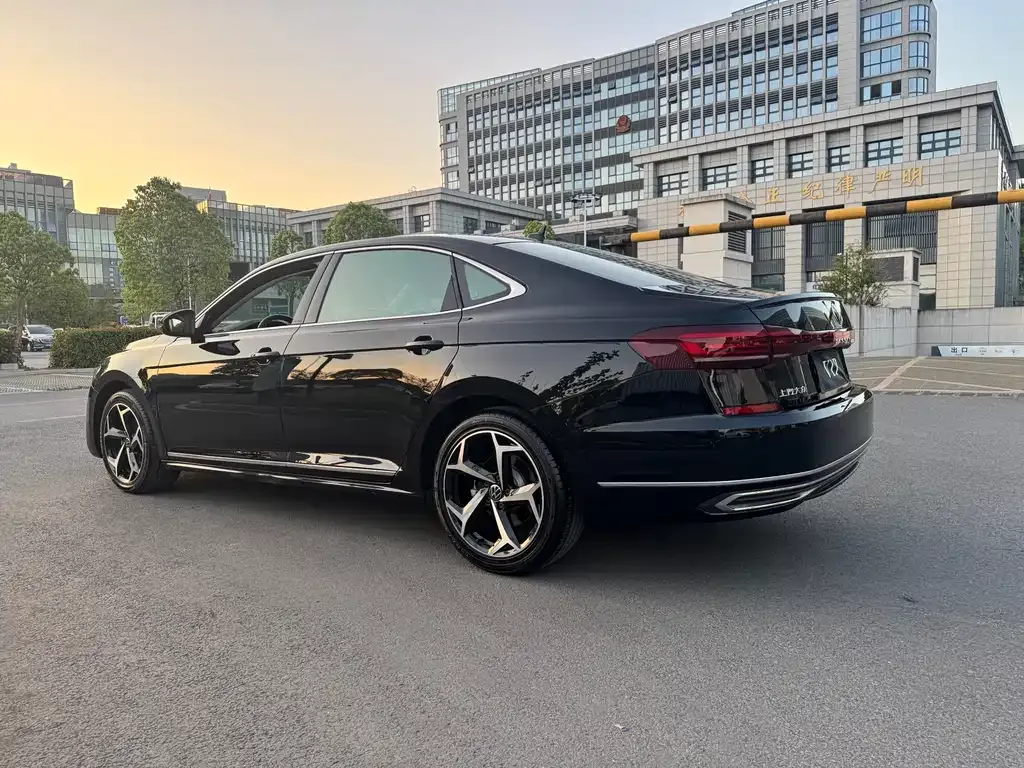 Volkswagen Passat — фото 8