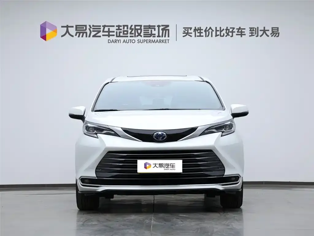 Toyota Sienna 2023 из CN, фото 2