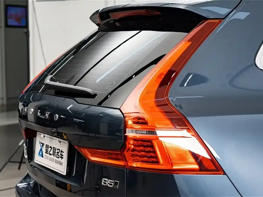 Volvo XC60 — фото 9