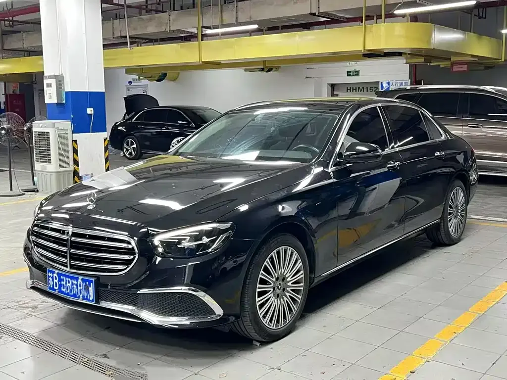 Mercedes-Benz E-Class — фото 1