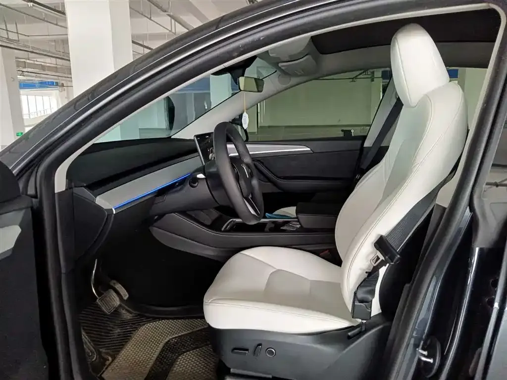 Tesla Model Y — фото 8