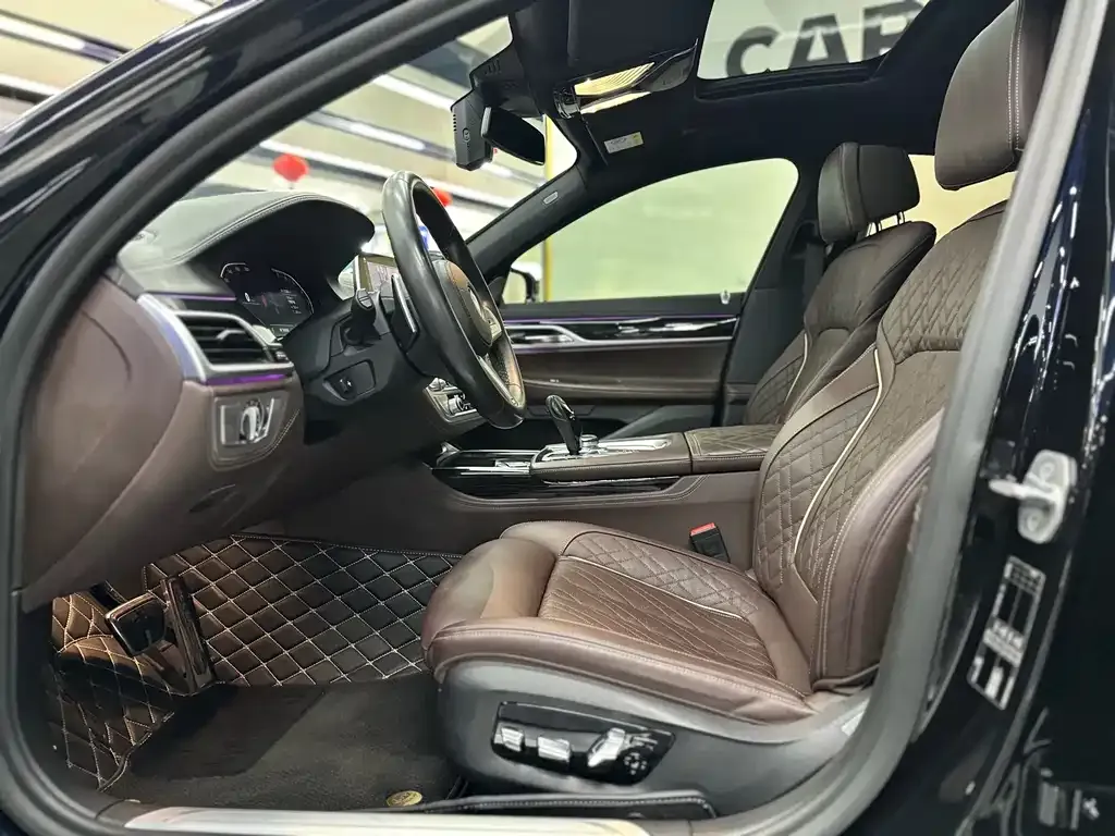 BMW 7 Series 2021 из CN, фото 8