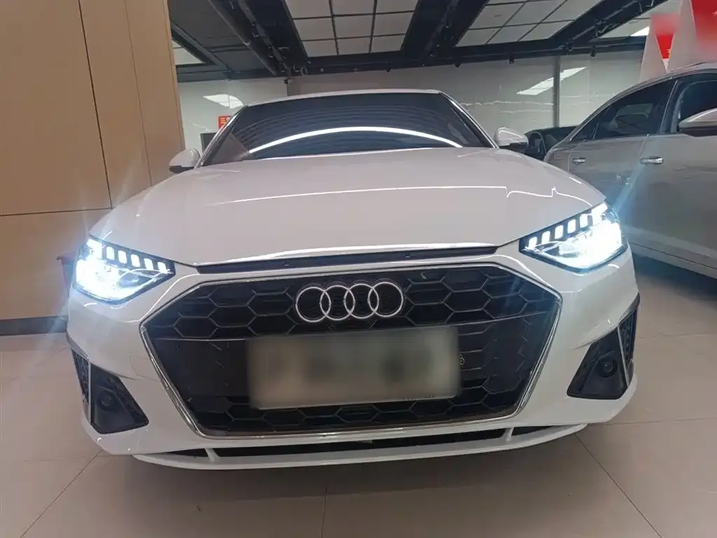 Audi A4L 2023 из CN, фото 3