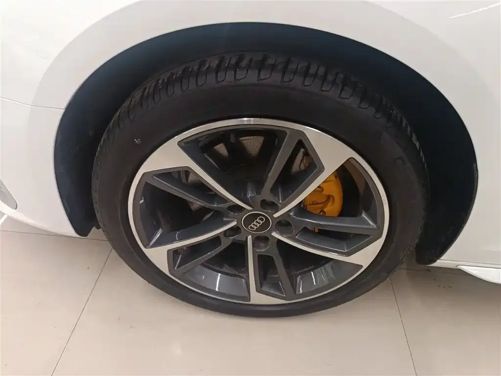 Audi A4L 2023 из CN, фото 5
