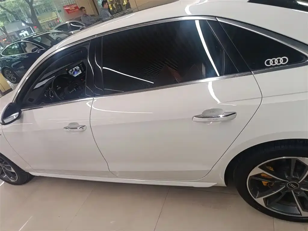 Audi A4L 2023 из CN, фото 6