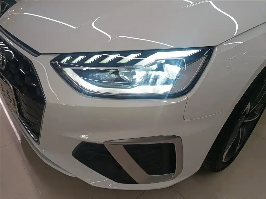 Audi A4L 2023 из CN, фото 7