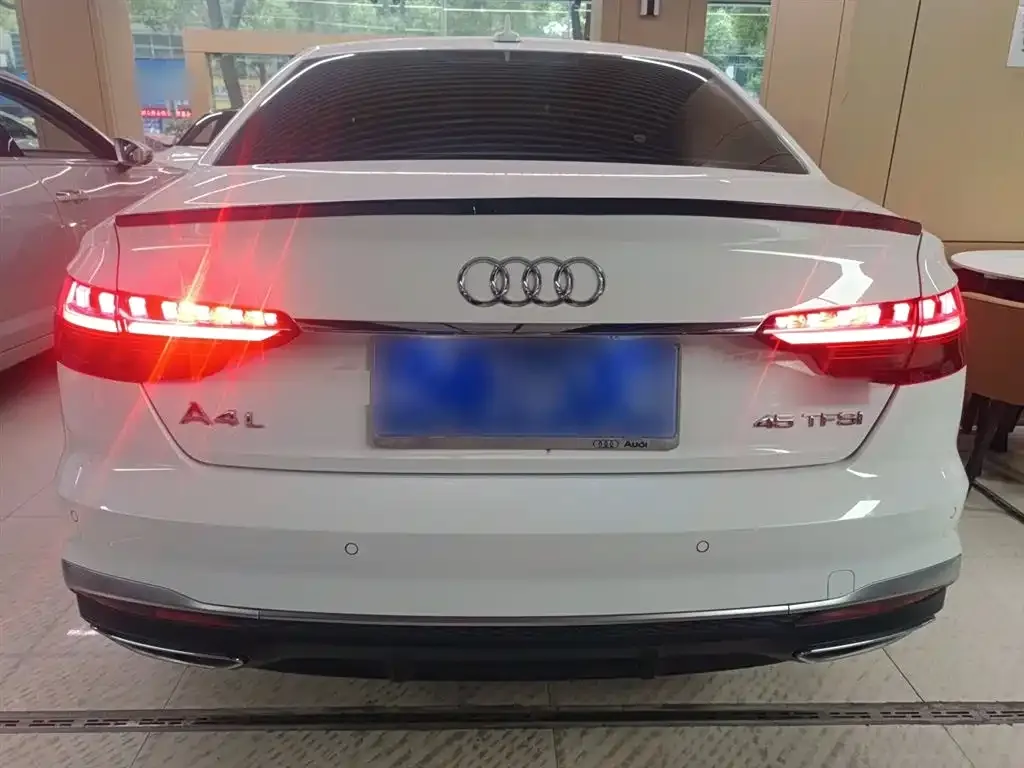 Audi A4L 2023 из CN, фото 8