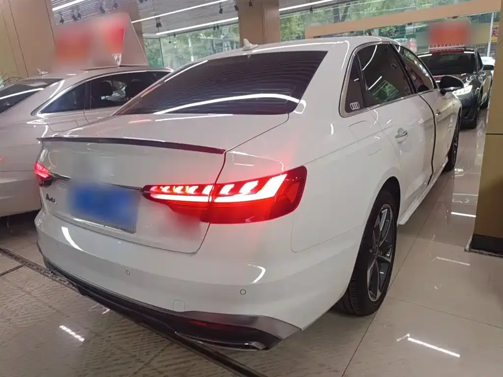 Audi A4L 2023 из CN, фото 9