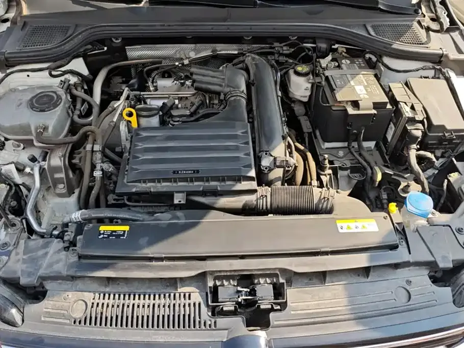 Volkswagen Golf 2024 из CN, фото 10
