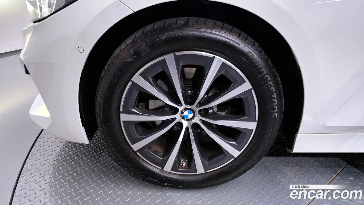 BMW 3-Series 2023 из KR, фото 5