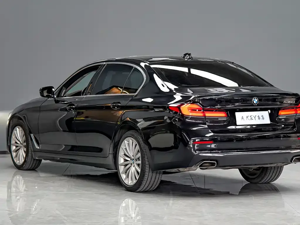 BMW 5 Series — фото 4