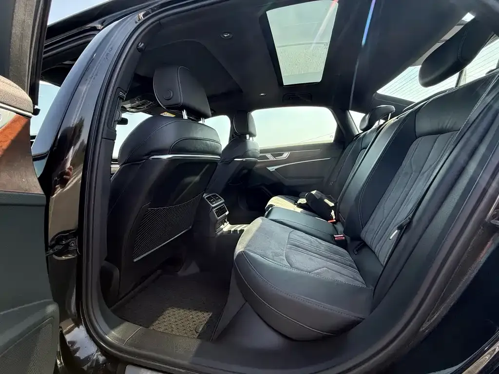 Audi A6L 2022 из CN, фото 5