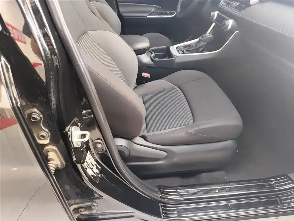 Toyota Wildlander 2021 из CN, фото 3