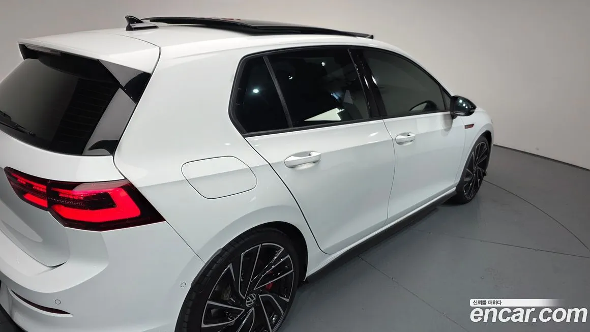 Volkswagen Golf 2022 из KR, фото 2