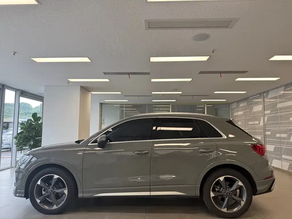 Audi Q3 2024 из CN, фото 2