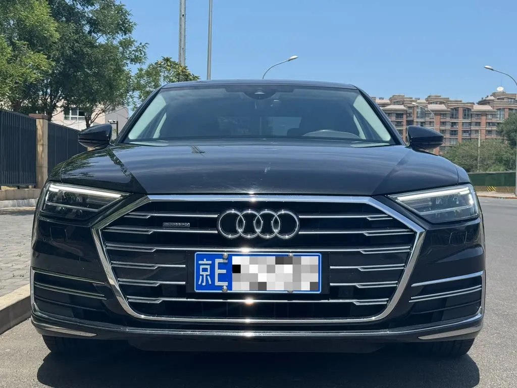 Audi A8 2022 из CN, фото 2