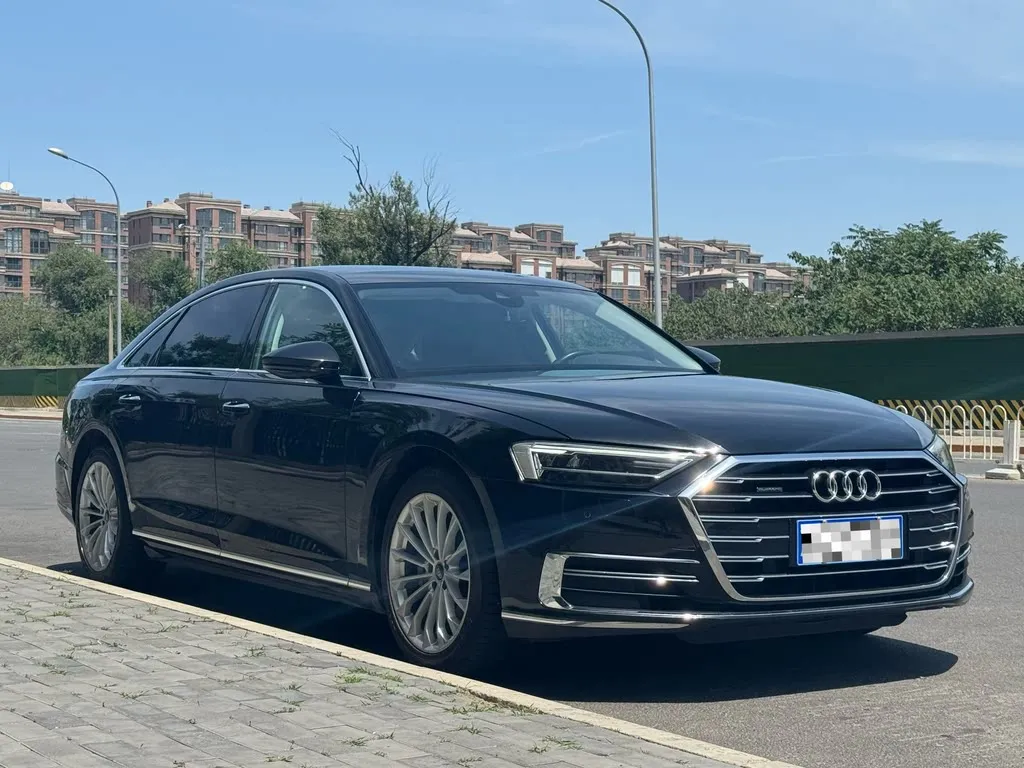 Audi A8 2022 из CN, фото 3