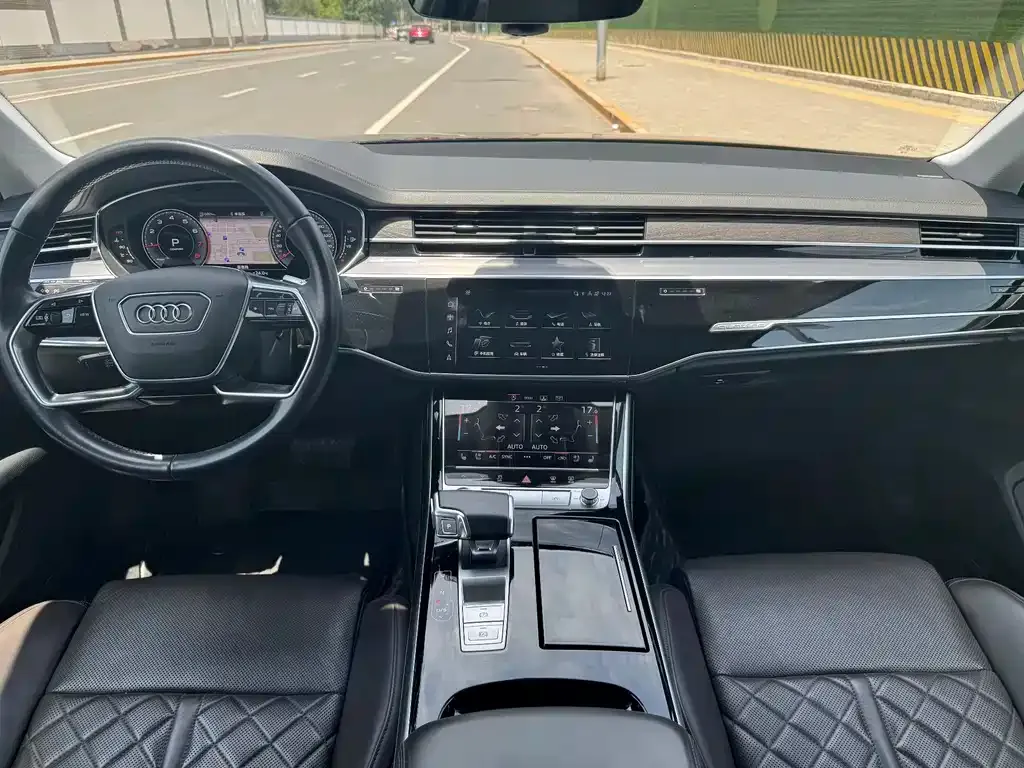 Audi A8 2022 из CN, фото 5