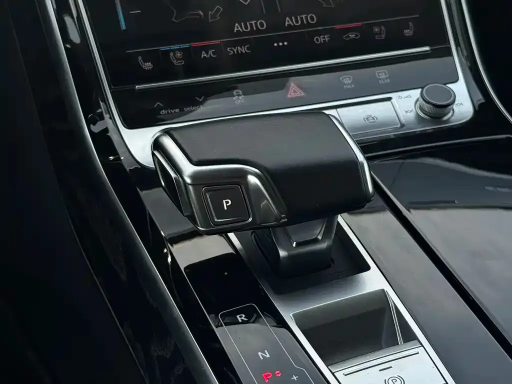 Audi A8 2022 из CN, фото 7