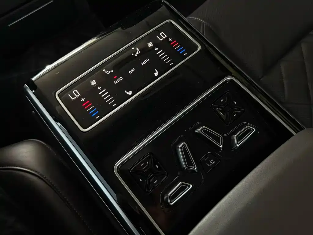 Audi A8 2022 из CN, фото 8